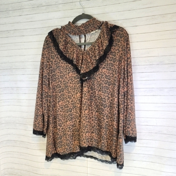 POL Leopard Print, Mock Choke Neck, Bell Sleeve Tunic, size Small - Picture 1 of 6